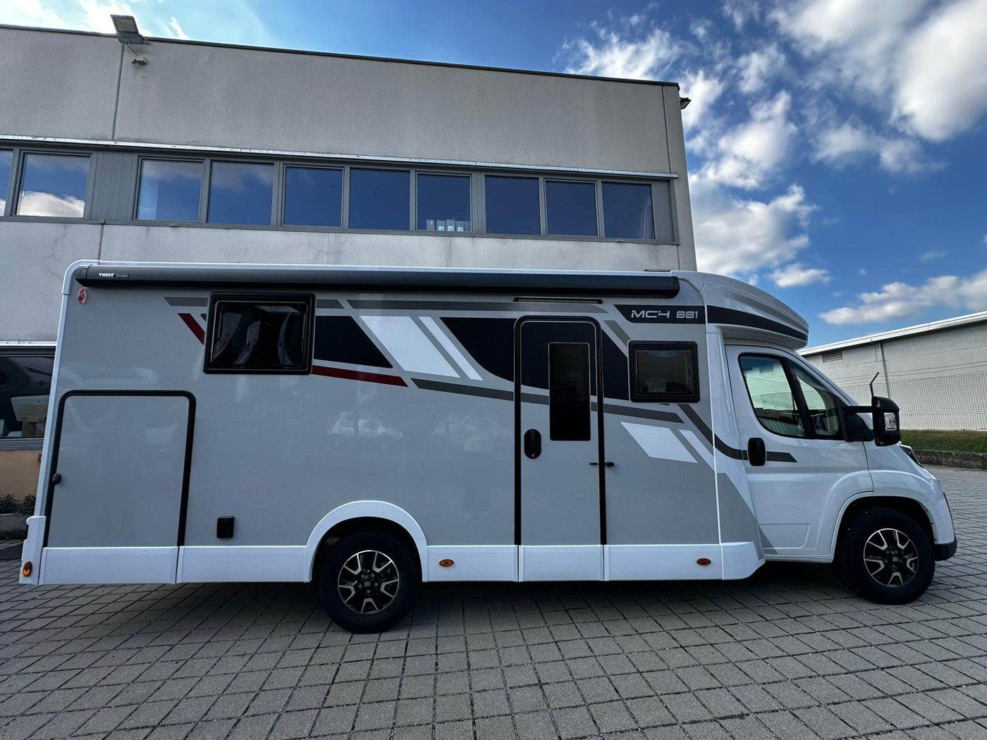 MC4 881 Dinette face to face con letto posteriore centrale mt. 7,45